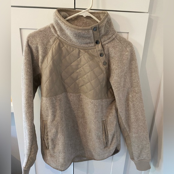 Amber Crombie and Fitch - Picture 1 of 6